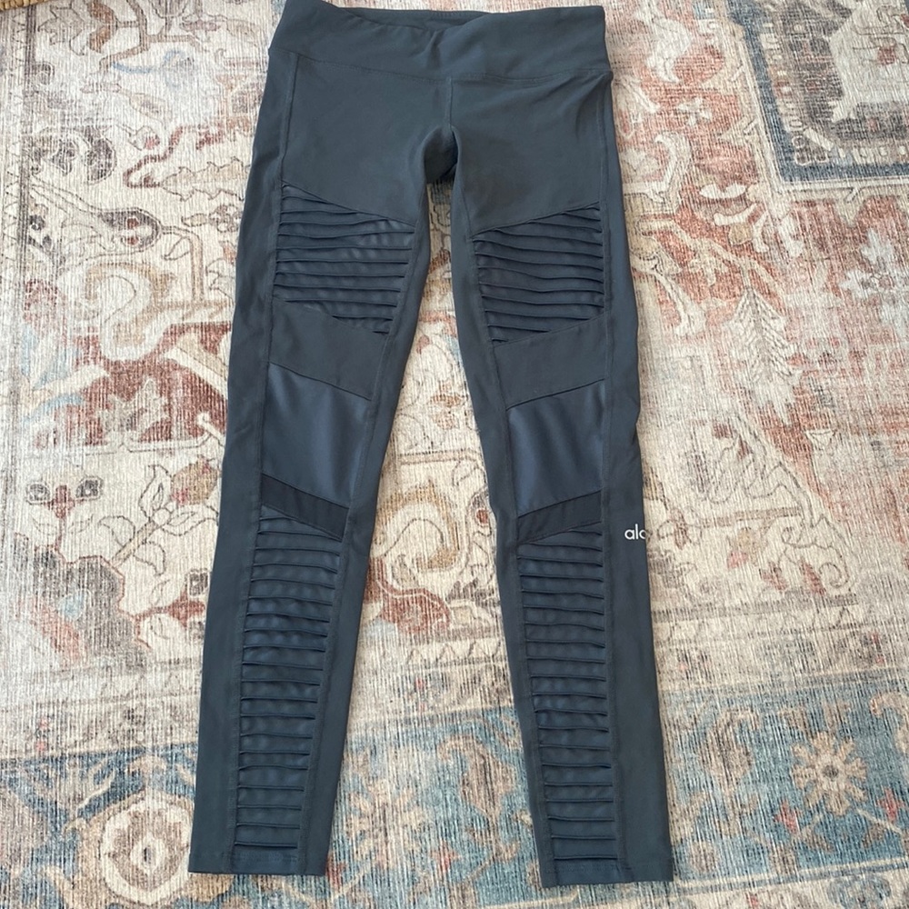 Alo size M womens gray moto leggings